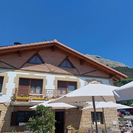 Uxarte -Alojamiento, Restaurante Y Piscinas Arrasate/Mondragon エクステリア 写真