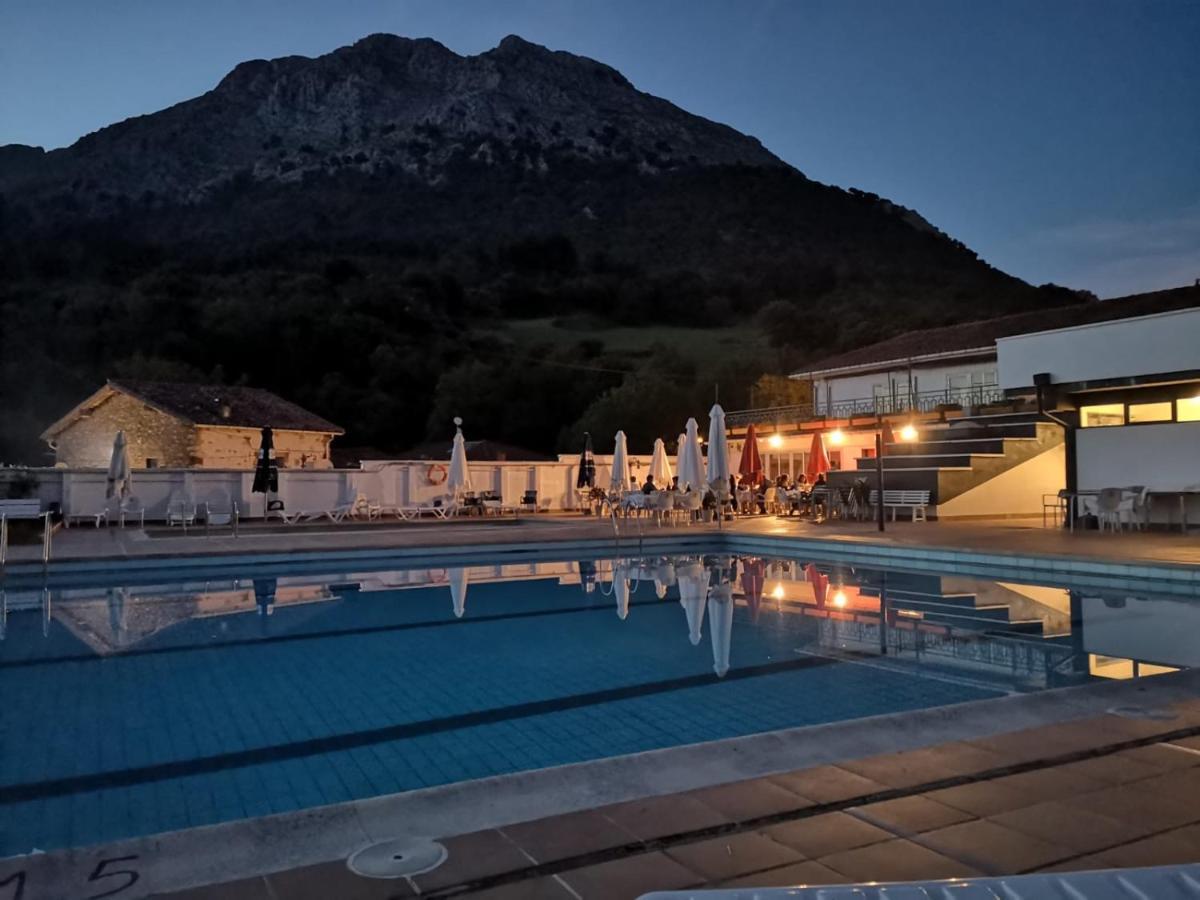 Uxarte -Alojamiento, Restaurante Y Piscinas Arrasate/Mondragon エクステリア 写真