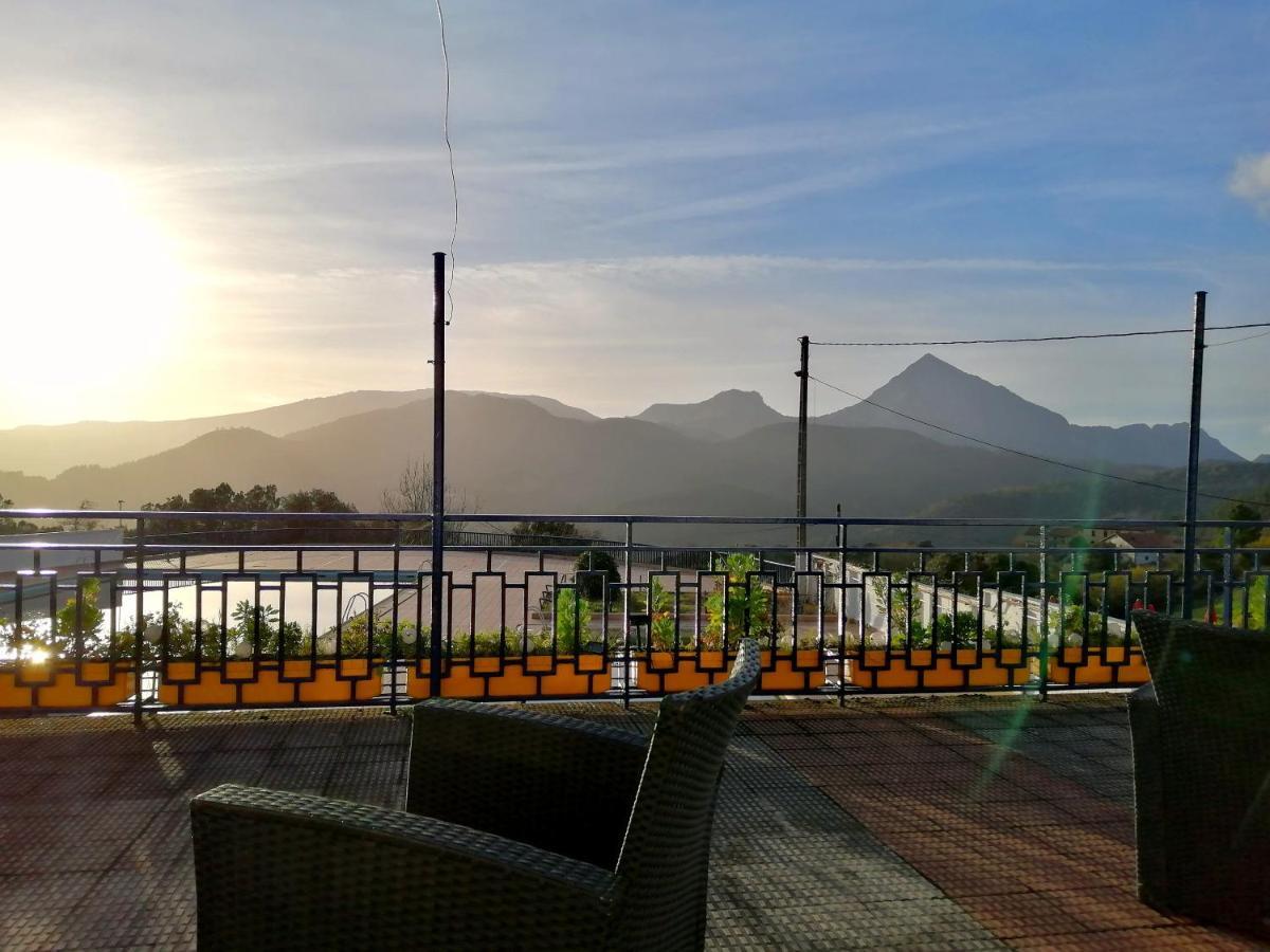 Uxarte -Alojamiento, Restaurante Y Piscinas Arrasate/Mondragon エクステリア 写真