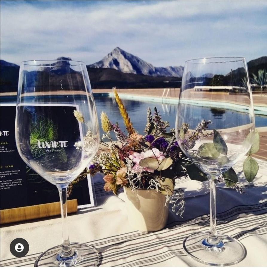 Uxarte -Alojamiento, Restaurante Y Piscinas Arrasate/Mondragon エクステリア 写真